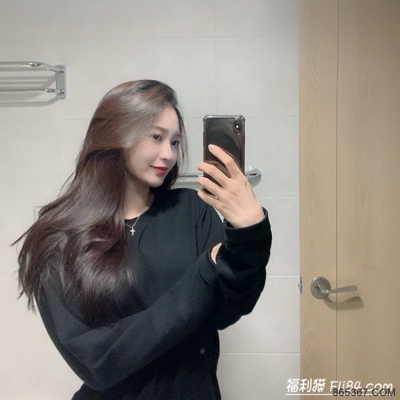 今日妹子图20200323：172cm的韩国巨乳美女下班后疯狂打卡健身房！