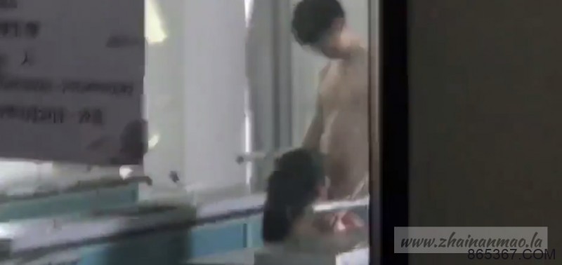 高二情侣躲实验室搓胸口jiao被同学偷拍视频遭疯传!