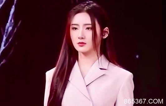 卓依娜姆青2演绎《真实》 首次公演展现实力vocal
