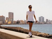 朴树的短裤好骚啊！露出修长双腿，女生都眼红嫉妒！-博狗扑克 蜗牛扑克 德州扑克跟我学