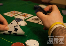 博狗扑克:为什么扑克新手应该运用诈唬?-博狗扑克 蜗牛扑克 德州扑克跟我学