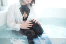 Coser正妹上演“湿身黑丝袜” 黑丝袜美女性感撩人-博狗扑克 蜗牛扑克 德州扑克跟我学