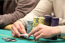 利用翻前跛入的对手-博狗扑克 蜗牛扑克 德州扑克跟我学