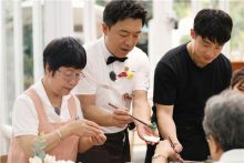 《忘不了餐厅》上演趣味变装秀,黄渤带娃有妙招!-博狗扑克 蜗牛扑克 德州扑克跟我学