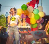 麦粒塞勒斯发文庆祝与丈夫十周年纪念日 不和谣言不攻自破-博狗扑克 蜗牛扑克 德州扑克跟我学