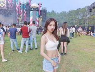 超辣正妹何佳蓉 性感肚兜装令人想犯规-博狗扑克 蜗牛扑克 德州扑克跟我学