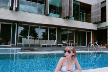 台湾短发正妹小芷Amilus 穿泳装秀傲人上围令人想摸-博狗扑克 蜗牛扑克 德州扑克跟我学