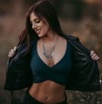 创作女歌手完美身材性感迷人 碗公奶撩动男人情欲-博狗扑克 蜗牛扑克 德州扑克跟我学