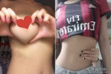 斑比跪拍照姿势显身材 火辣性感翘臀展露无遗-博狗扑克 蜗牛扑克 德州扑克跟我学