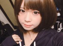 30岁男人穿女装“出租伪娘” 大叔装扮伪娘超级可爱-博狗扑克 蜗牛扑克 德州扑克跟我学