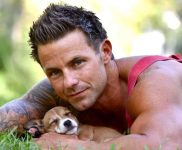 澳洲消防员慈善月历 帅哥与萌宠温柔眼神秒杀网友-博狗扑克 蜗牛扑克 德州扑克跟我学