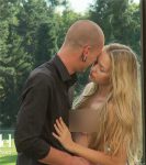 超模大赛被要求脱光光，还安排男模袭奶瞬间变A.V！网友：女模不开心？看不出来啊-博狗扑克 蜗牛扑克 德州扑克跟我学