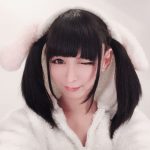双马尾正妹PO抱女儿合照甜喊：「40岁生日快乐！」网友仔细一看「是40岁大叔」全吓到腿软！-博狗扑克 蜗牛扑克 德州扑克跟我学
