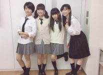 制服诱惑...4位女孩「选谁当女友」　挑中你拟就是肥宅！-博狗扑克 蜗牛扑克 德州扑克跟我学