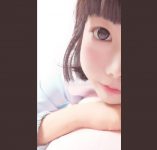 这位大眼萌妹「外表年龄只有5岁」，下一秒「掀开衣服」网友暴动认错：警察杯杯我错了！-博狗扑克 蜗牛扑克 德州扑克跟我学