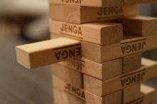 神来一抽积木迭迭乐 超大积木玩起来更是紧张刺激-博狗扑克 蜗牛扑克 德州扑克跟我学