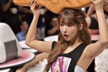 TRE三上悠亜人缘好 庆功宴主动留下与大家互动-博狗扑克 蜗牛扑克 德州扑克跟我学