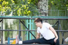 凌潇肃《哎呀好身材》操场减肥拉练  展现跑步发烧友式专业锻炼-博狗扑克 蜗牛扑克 德州扑克跟我学