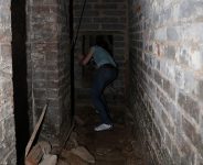 租住房发现秘密地窖 密室中有一神秘大洞-博狗扑克 蜗牛扑克 德州扑克跟我学