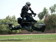 杜拜飞天摩托车Hoverbike 飞行警车时速可达96公里威风凛凛-博狗扑克 蜗牛扑克 德州扑克跟我学
