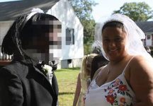 美国奇葩女子与僵尸娃娃结婚 婚礼后就圆房-博狗扑克 蜗牛扑克 德州扑克跟我学