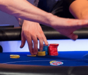 牌局分析:转牌圈拿到强听牌,check还是下注?-博狗扑克 蜗牛扑克 德州扑克跟我学