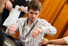 博狗扑克：德州扑克Timofey Kuznetsov拿着A-A底牌连续两次被对手碾压-博狗扑克 蜗牛扑克 德州扑克跟我学