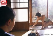 乡下老家的艳遇！隔壁人妻「葵つかさ」饥渴诱惑，老公在旁照样「疯狂玩乐」！-博狗扑克 蜗牛扑克 德州扑克跟我学