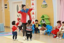 凌潇肃唐一菲当实习幼师 带萌娃感受传统民俗魅力-博狗扑克 蜗牛扑克 德州扑克跟我学