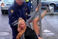 手把手教你的女人脫衣服-博狗扑克 蜗牛扑克 德州扑克跟我学