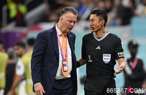 迈博体育:马宁等中国裁判结束世界杯执法