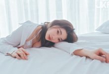 巨乳辣模「Dolly」的超兇床前福利,「渾圓胸型」視角超清楚!-博狗扑克 蜗牛扑克 德州扑克跟我学