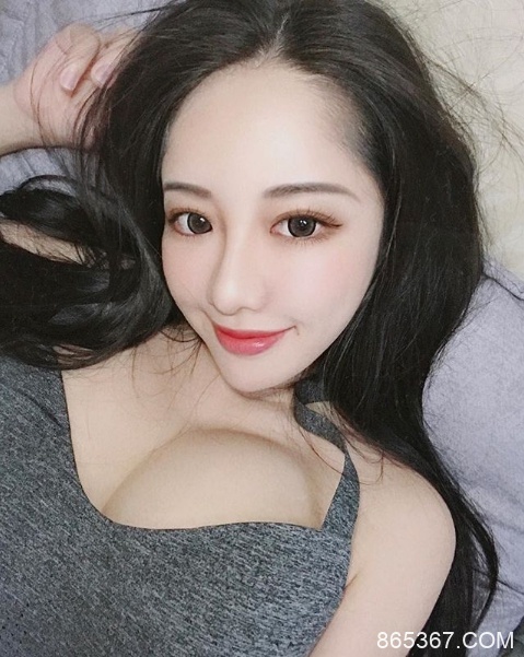 滿到溢出來了！白皙嫩乳妹「張瑜庭」躺在床上的「溢乳視角」簡直讓人精盡人亡阿！