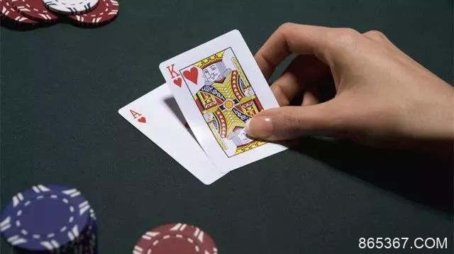 【EV扑克】策略教学：遇到这种翻牌面，你最好下小注！