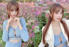 花海驚見清甜正妹「心玥Artemis」，「深溝細腰」擺拍比花嬌！-博狗扑克 蜗牛扑克 德州扑克跟我学