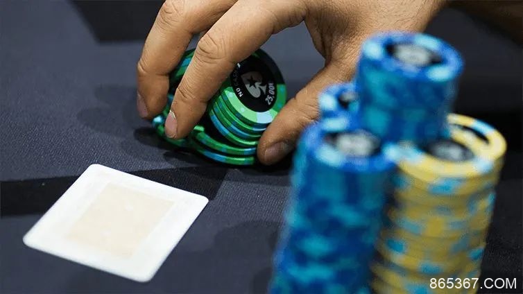 【EV扑克】牌局分析：这个牌面拿到三条A，你会ALL IN吗？