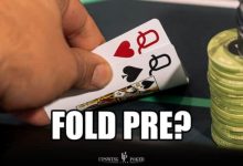 【EV扑克】牌局分析：决赛桌翻前用QQ跟注倆对手全下，结果悲催了…-博狗扑克 蜗牛扑克 德州扑克跟我学