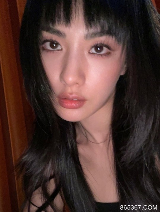 韩国女艺人NANA社交网站发近照展性感诱惑魅力