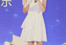 央视娱乐主播李霞消失多年，罕见露面皮肤黝黑，模样与以前差别大-博狗扑克 蜗牛扑克 德州扑克跟我学