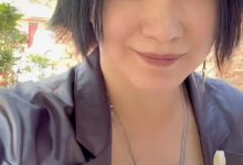 斯琴格日乐现身乡村破旧农家院，头戴鲜花丰腴白皙，状态引担忧-博狗扑克 蜗牛扑克 德州扑克跟我学