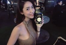 長輩超有存在感！「胸前超突出」正妹，圓潤美乳好身材，背後視角沒想到更狂…..-博狗扑克 蜗牛扑克 德州扑克跟我学