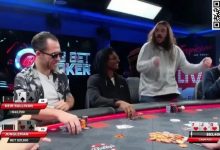 【EV扑克】野人河牌诈唬被72o抓诈,新人疯狂跳舞庆祝-博狗扑克 蜗牛扑克 德州扑克跟我学