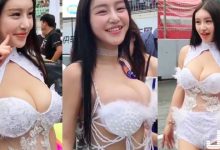 有夠巨！「F奶車模」稱霸賽車場！車頭燈「上下抖動」感覺快撞到臉上了…-博狗扑克 蜗牛扑克 德州扑克跟我学