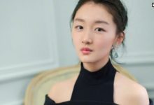 【EV扑克】周冬雨拿凭借《少年的你》再次获得金像奖,拿奖拿到手软-博狗扑克 蜗牛扑克 德州扑克跟我学