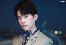 【EV扑克】易烊千玺穿防护服体验医护人员艰辛，暖心表演《火红的萨日朗》-博狗扑克 蜗牛扑克 德州扑克跟我学