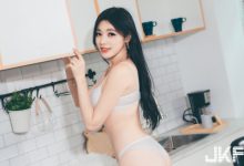 人氣女神「謝立琪 KiKi」的火辣廚房勾引，「豐滿渾圓側乳」好凸出呀！-博狗扑克 蜗牛扑克 德州扑克跟我学