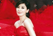 【EV扑克】贾静雯带三个女儿出来游玩，波妞大口吃牛奶冰淇淋-博狗扑克 蜗牛扑克 德州扑克跟我学