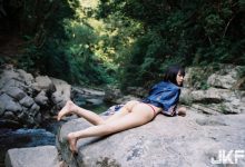 融入大自然!短髮正妹「KITO朵朵」野溪戲水「比基尼俏臀」好撩人!-博狗扑克 蜗牛扑克 德州扑克跟我学