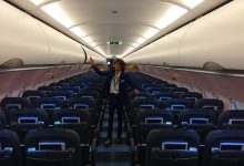 爽呆了!坐飛機環遊世界,一手喝香檳一手摟空姐還能月領220K!-博狗扑克 蜗牛扑克 德州扑克跟我学