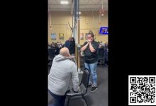 【EV扑克】某牌手在扑克室求婚但女友却没有秒“call”,好尴尬…-博狗扑克 蜗牛扑克 德州扑克跟我学